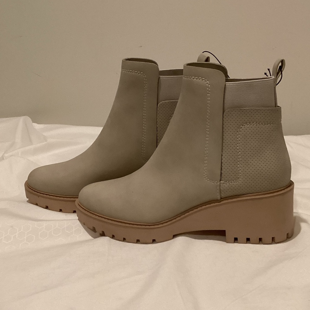 Women's Chunky Chelsea Boot - Light Taupe A.N.A. Dante Size 10